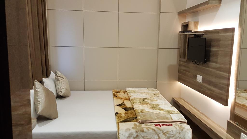 Hotel Oasis Mumbai Room photo